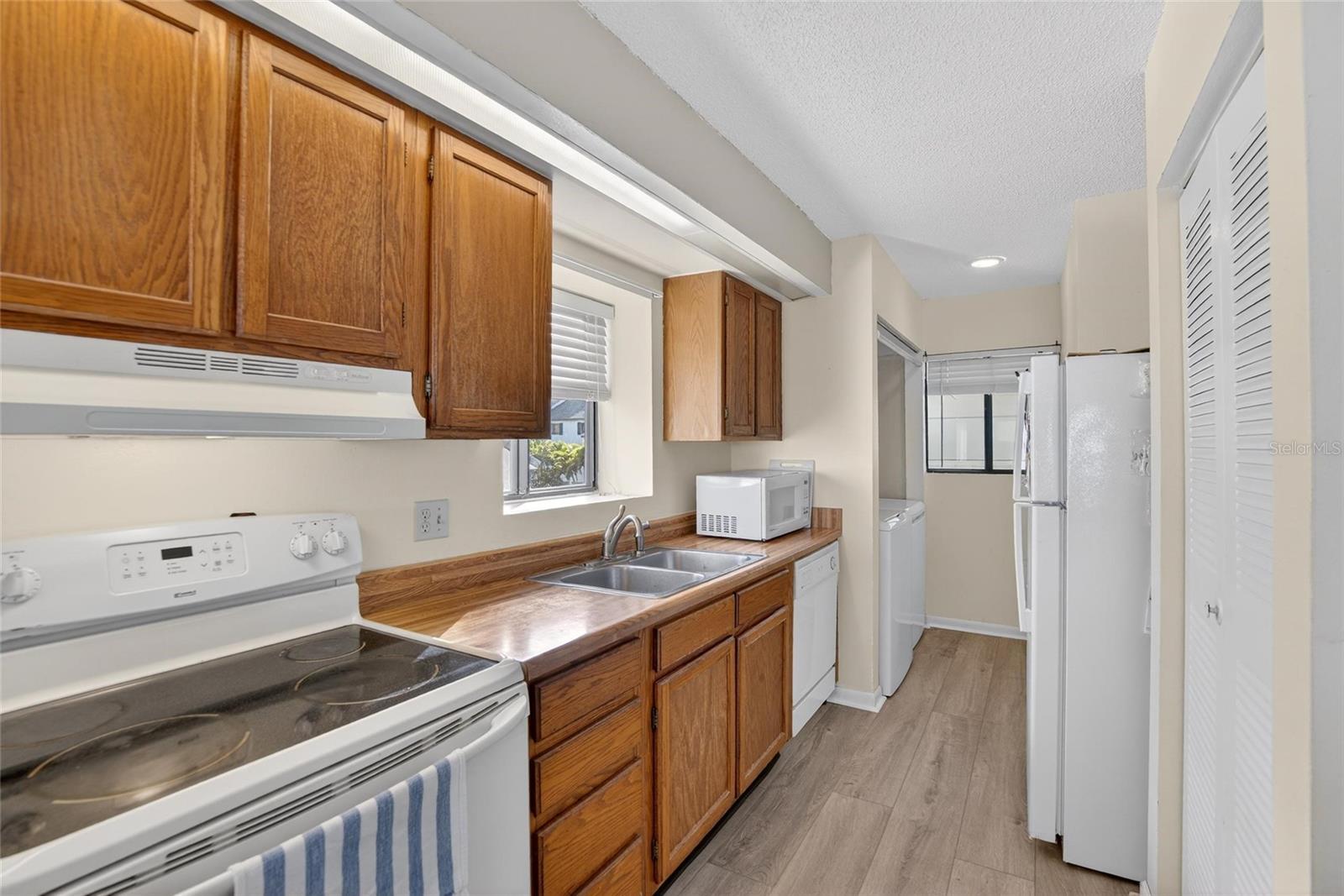 Image 13 of 95 For 813 Bahia Del Sol Drive 34