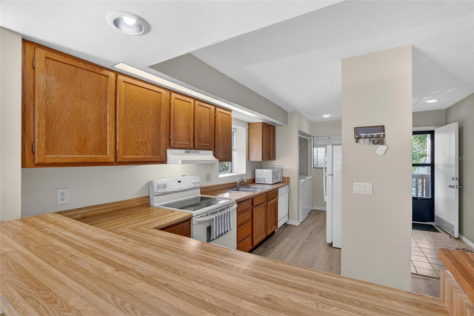 Image 17 of 95 For 813 Bahia Del Sol Drive 34