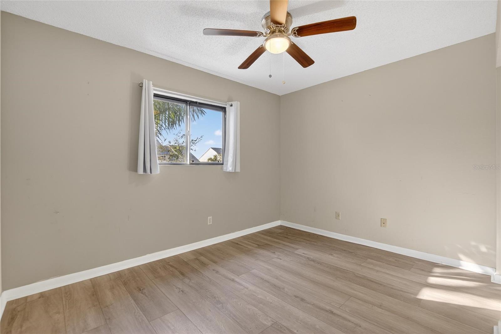 Image 32 of 95 For 813 Bahia Del Sol Drive 34