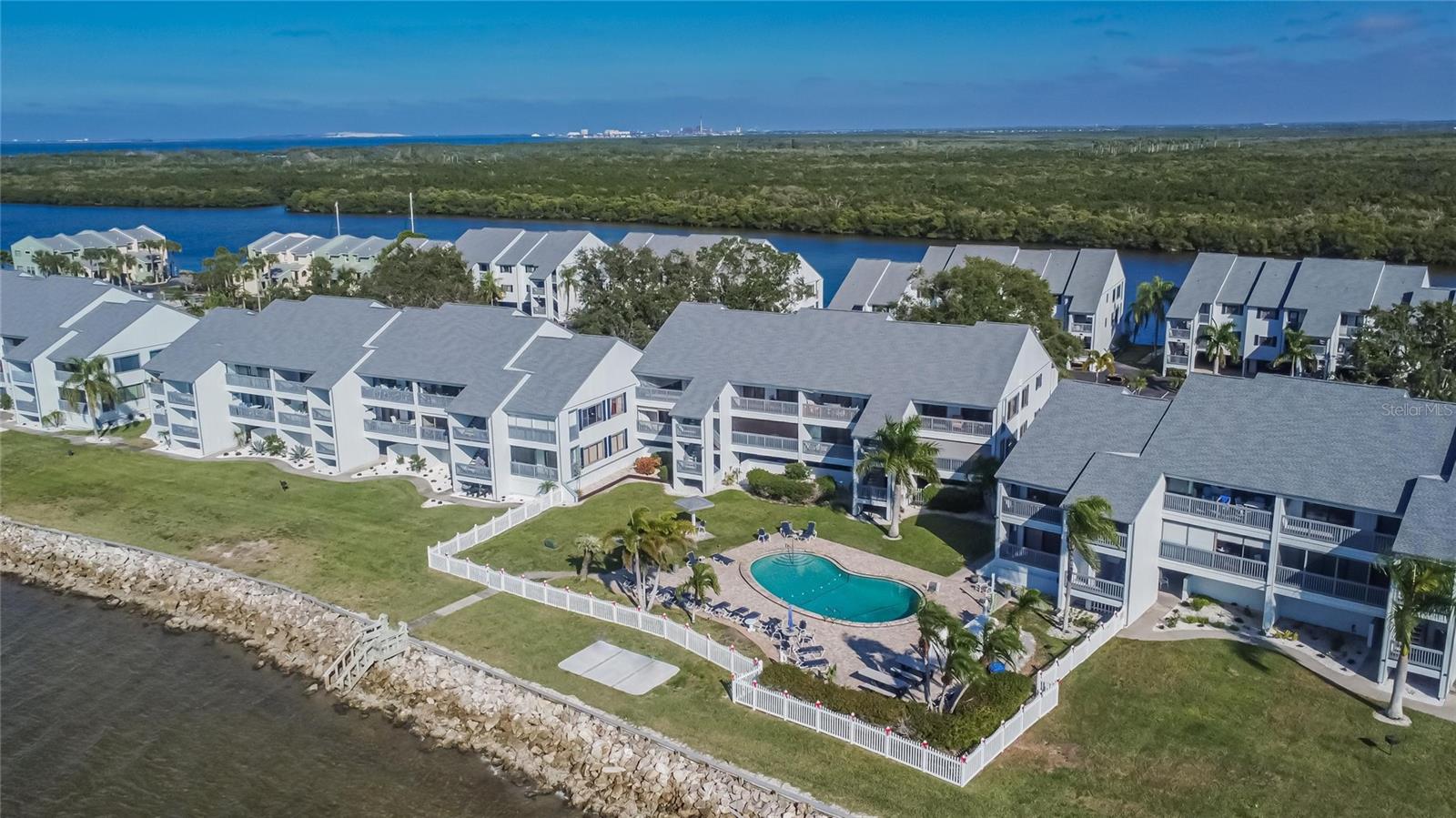 Image 70 of 95 For 813 Bahia Del Sol Drive 34