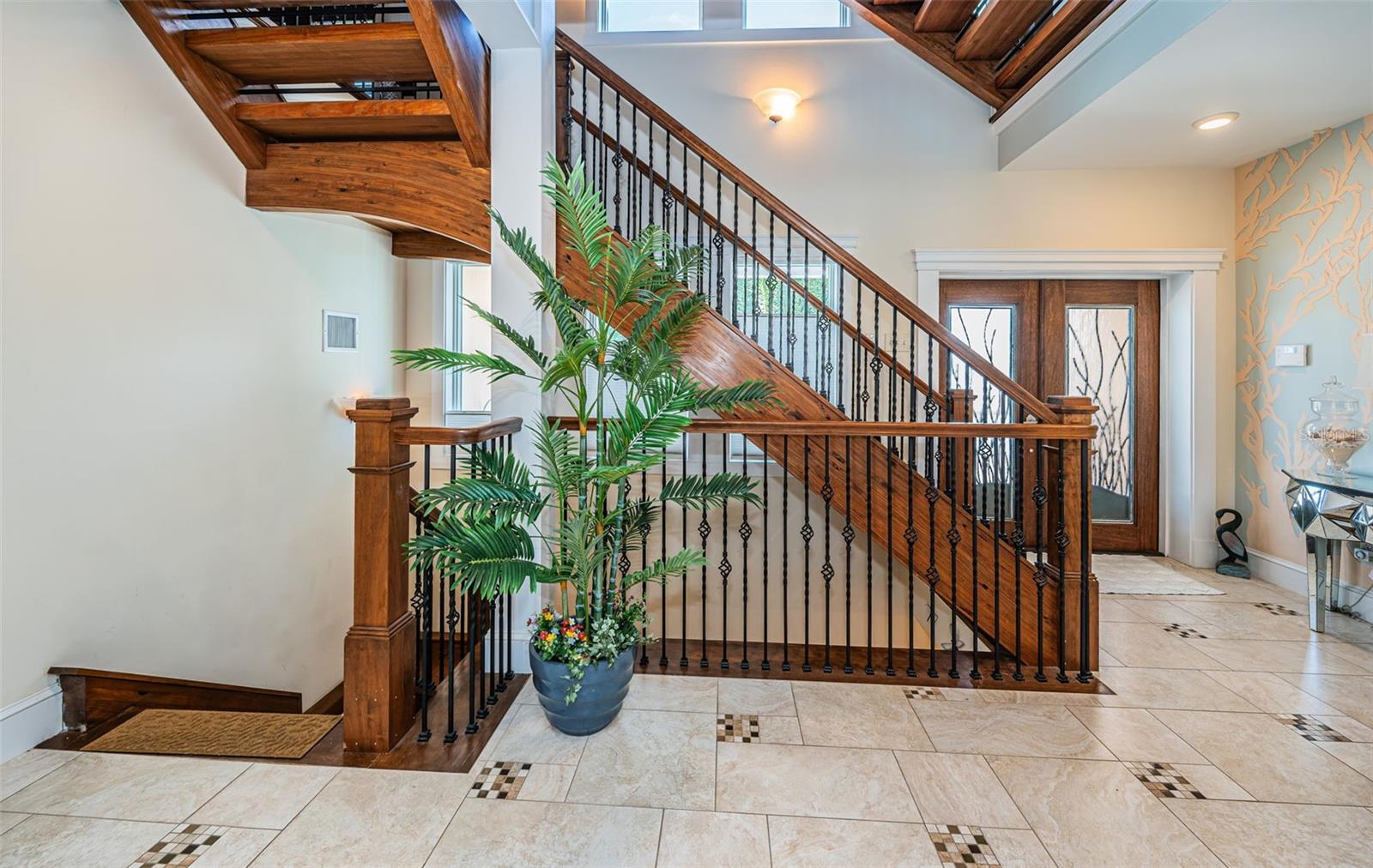 Image 23 of 90 For 934 Eldorado Avenue