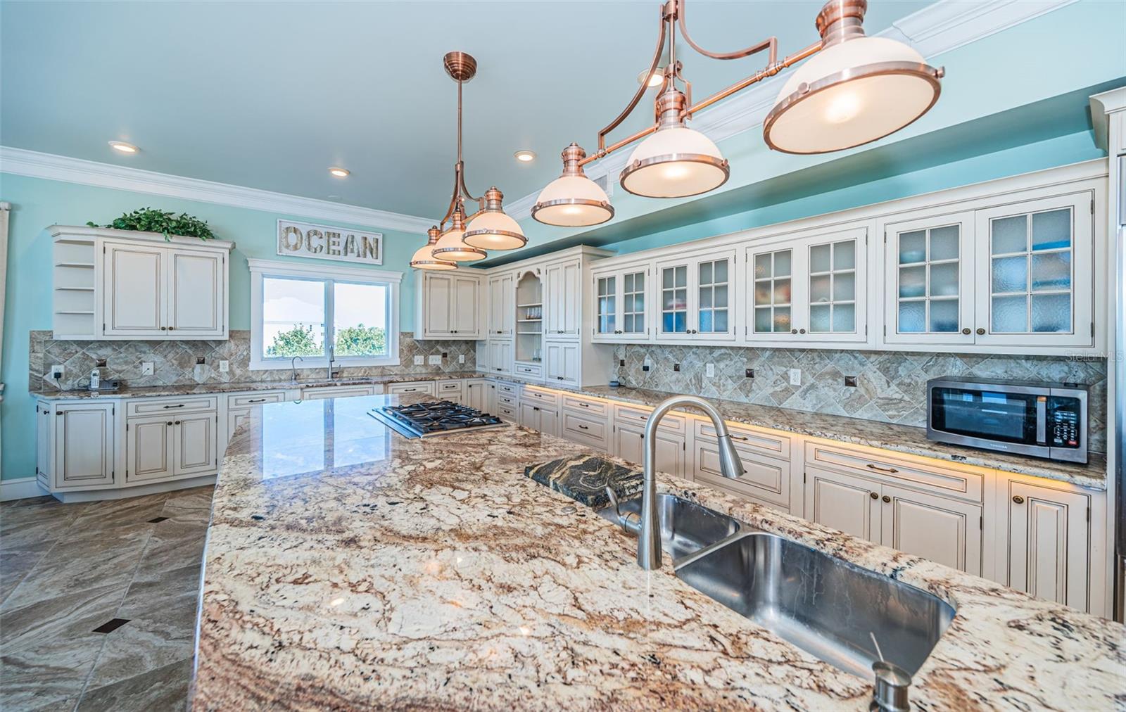 Image 43 of 90 For 934 Eldorado Avenue