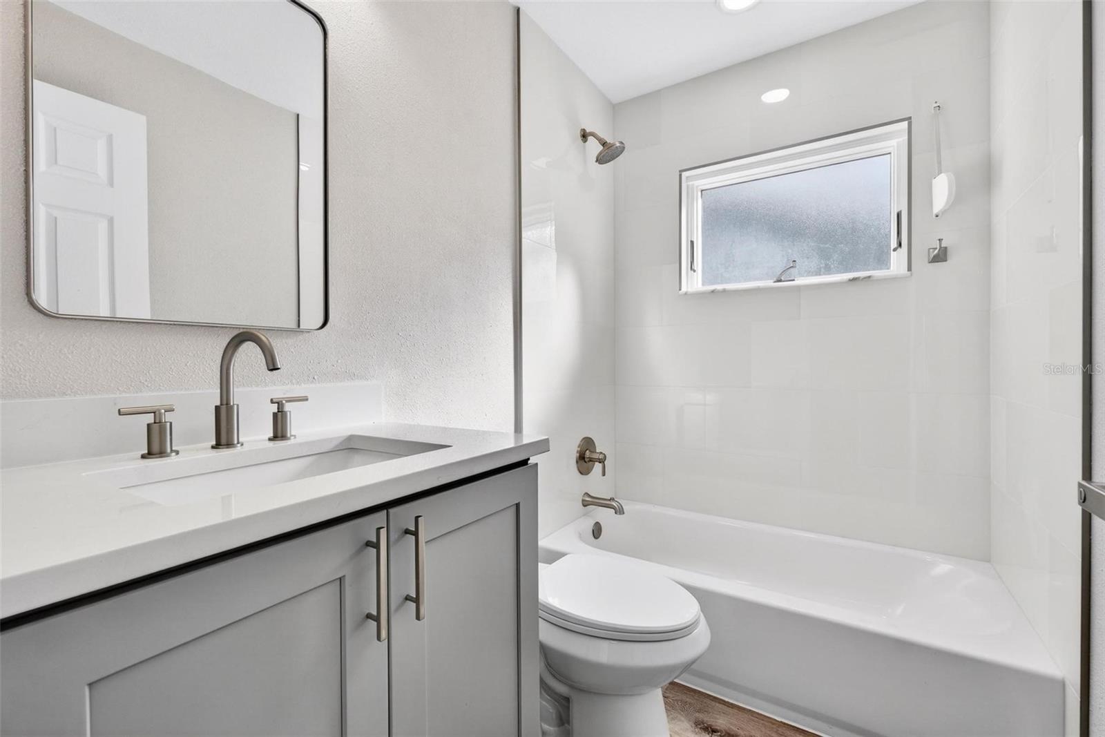 Image 14 of 26 For 5630 Venetian Boulevard Ne