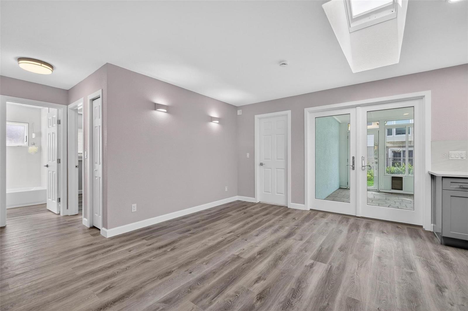 Image 15 of 26 For 5630 Venetian Boulevard Ne