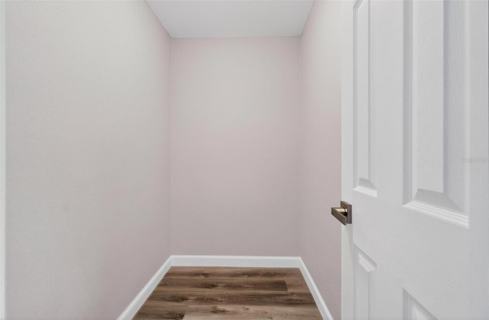 Image 16 of 26 For 5630 Venetian Boulevard Ne