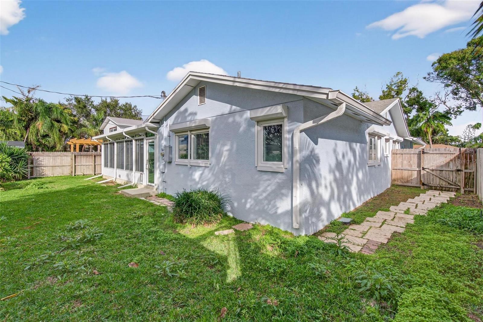 Image 21 of 26 For 5630 Venetian Boulevard Ne