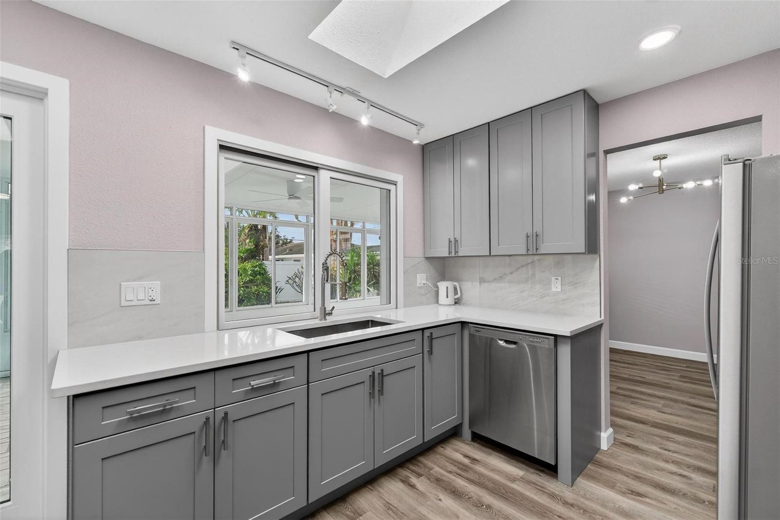 Image 7 of 26 For 5630 Venetian Boulevard Ne