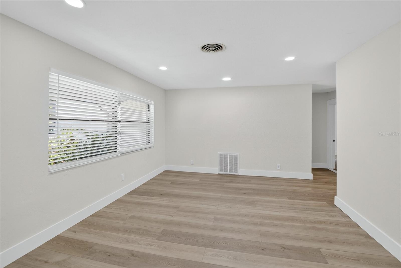 Image 5 of 48 For 4573 20th Avenue N