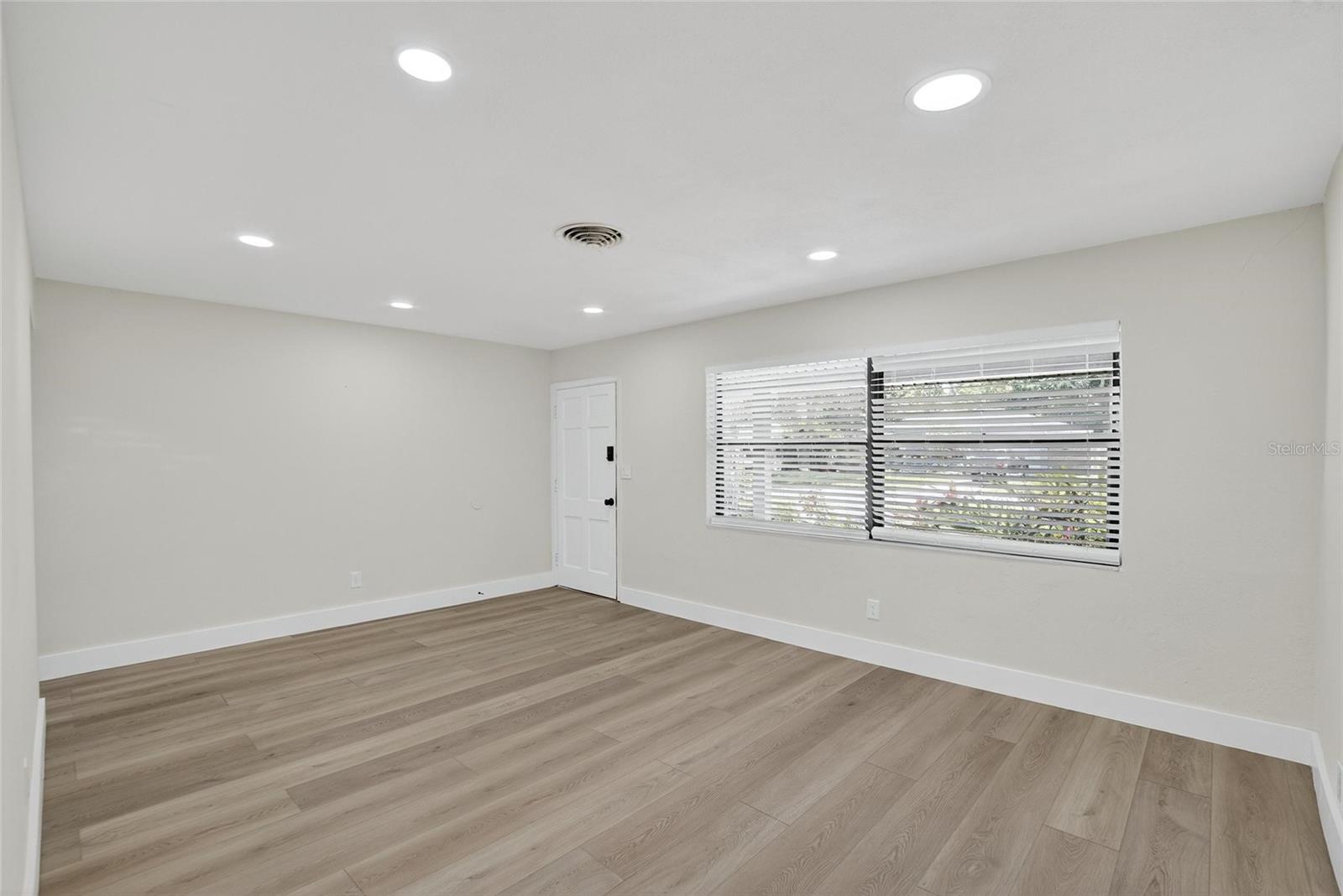 Image 6 of 48 For 4573 20th Avenue N