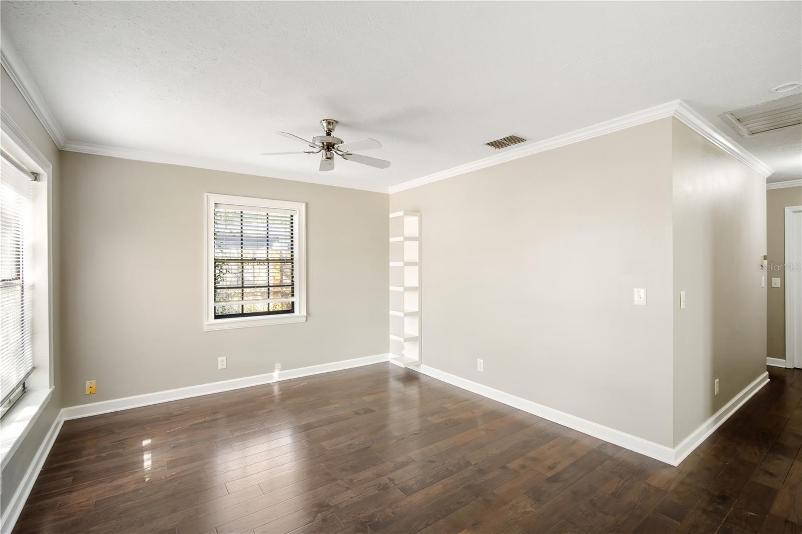 Image 4 of 24 For 3909 Iowa Avenue