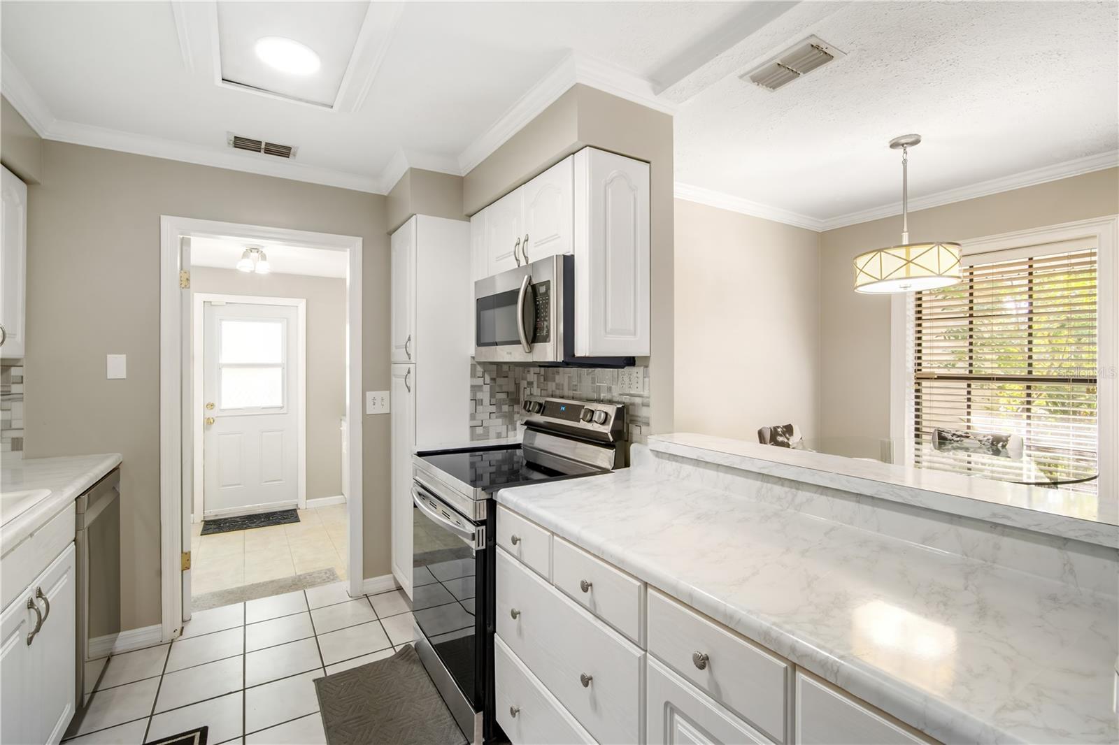 Image 8 of 24 For 3909 Iowa Avenue