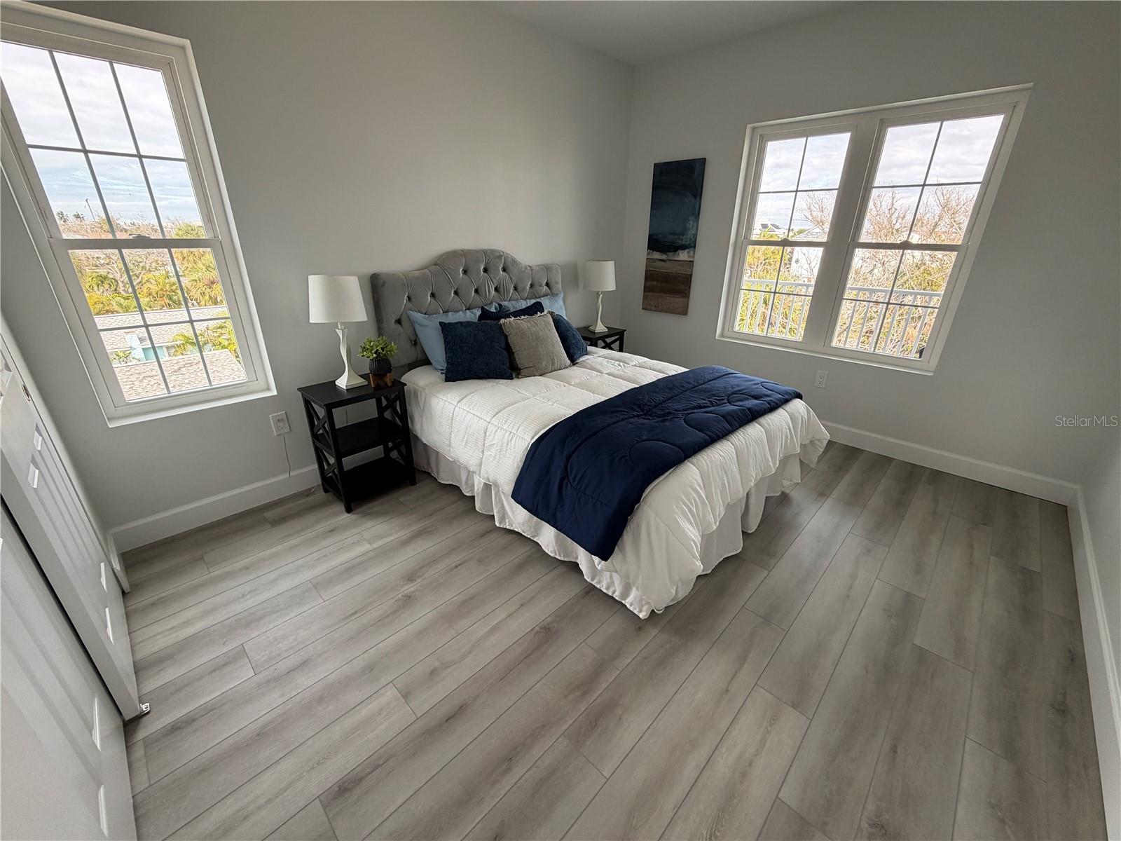 Image 25 of 35 For 13117 4th Street E