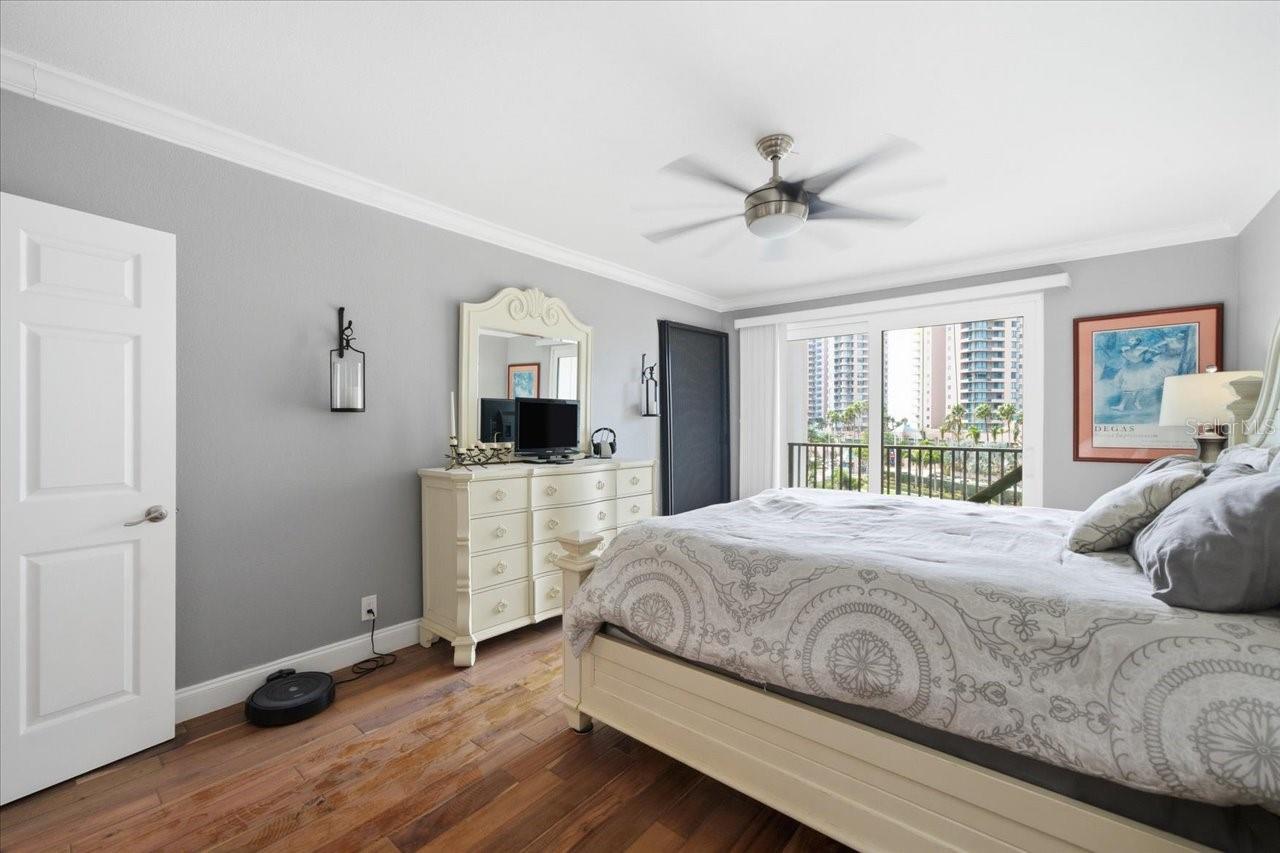 Image 27 of 55 For 1501 Gulf Boulevard 308