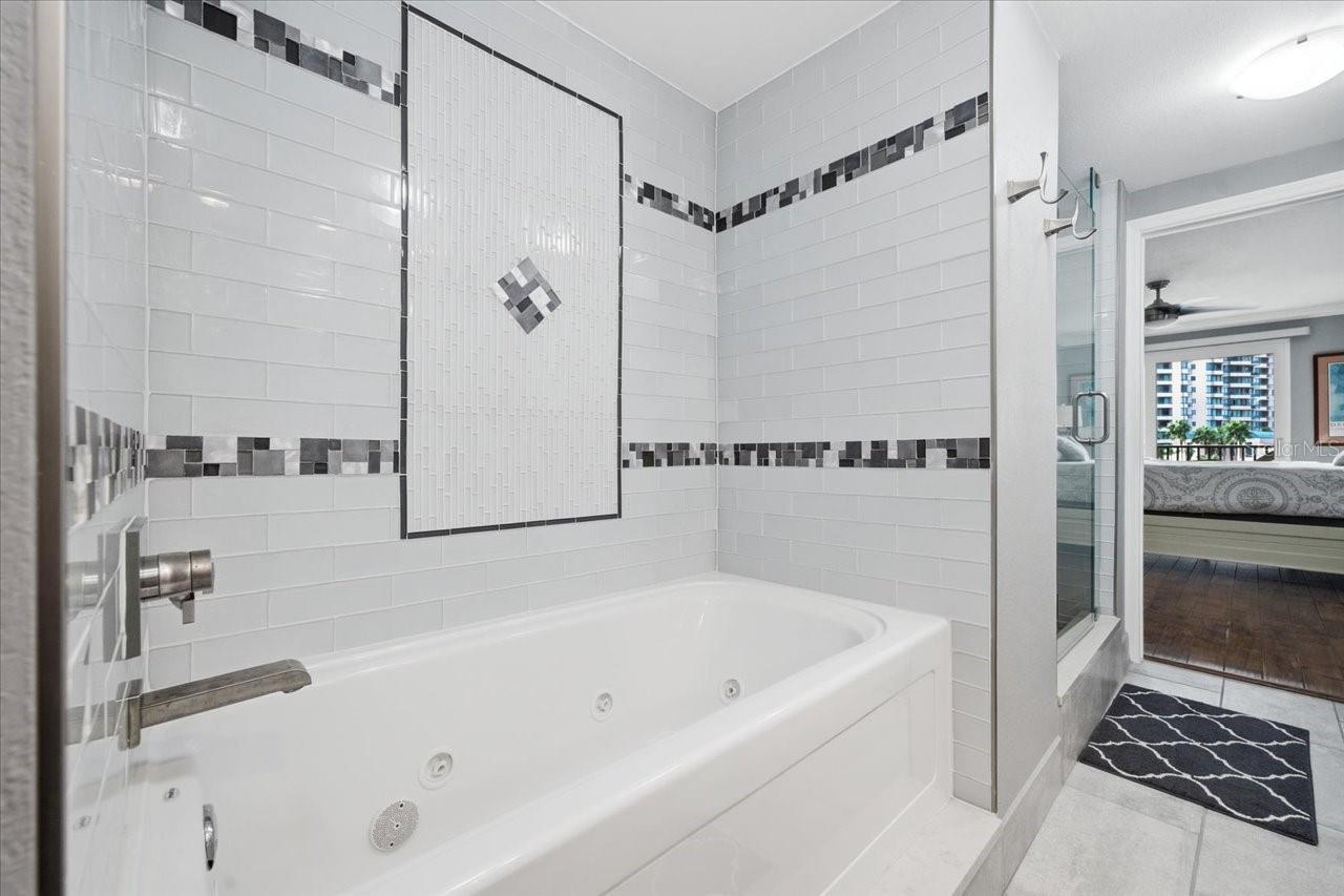 Image 33 of 55 For 1501 Gulf Boulevard 308