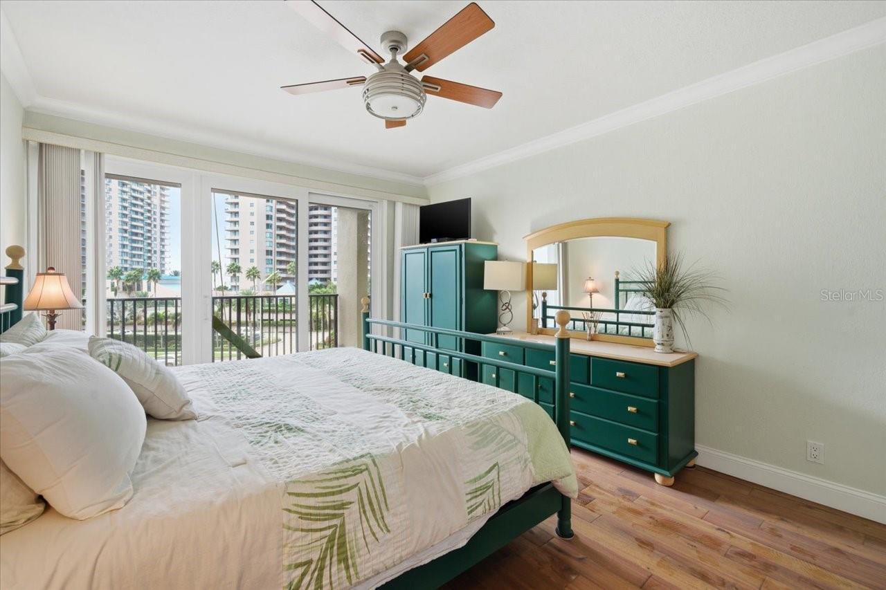 Image 35 of 55 For 1501 Gulf Boulevard 308