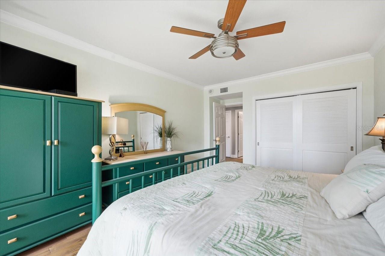 Image 36 of 55 For 1501 Gulf Boulevard 308