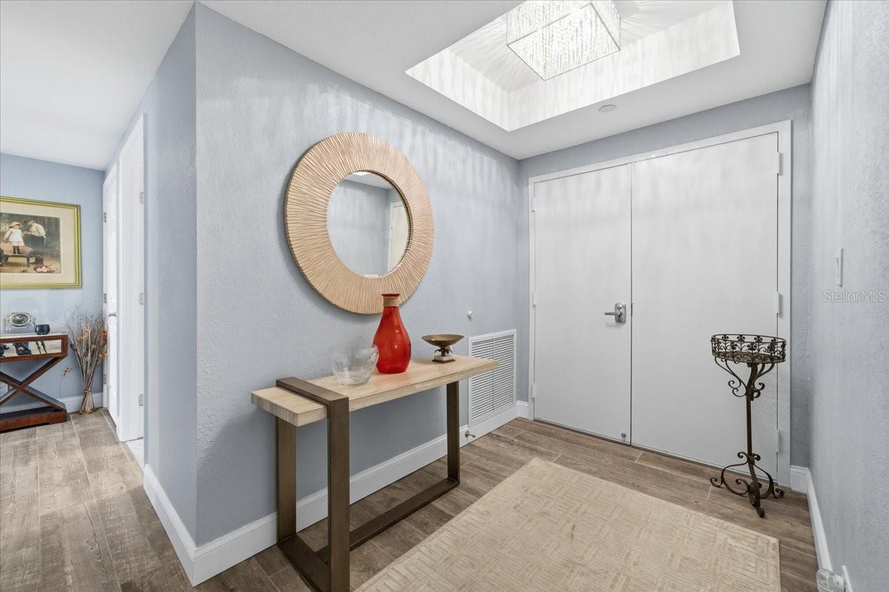 Image 5 of 55 For 1501 Gulf Boulevard 308