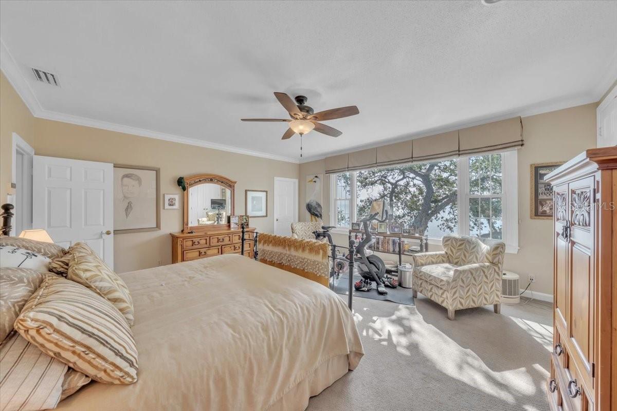 Image 39 of 76 For 6212 Bayshore Boulevard K