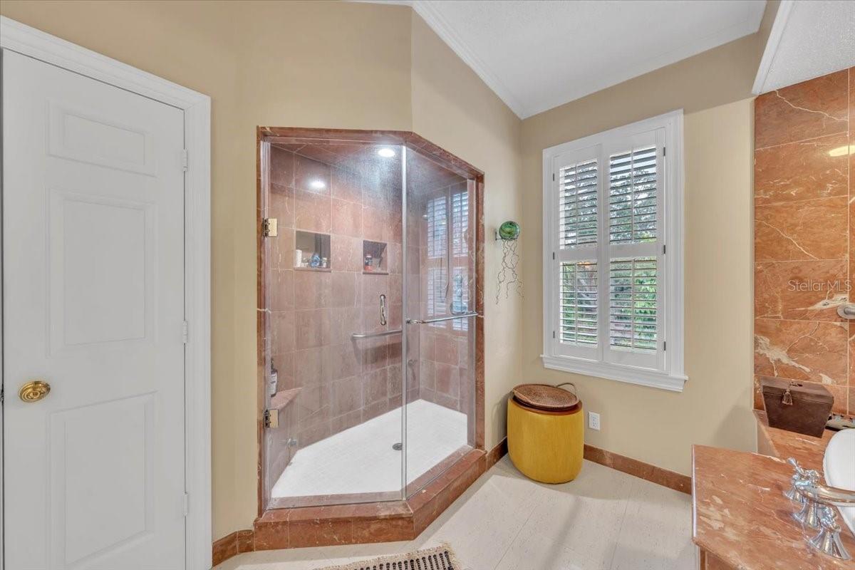 Image 43 of 76 For 6212 Bayshore Boulevard K