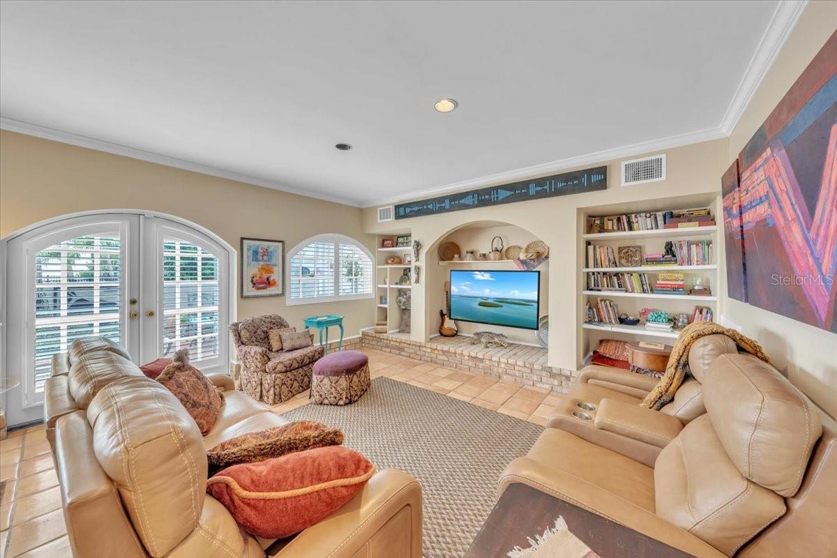 Image 9 of 76 For 6212 Bayshore Boulevard K