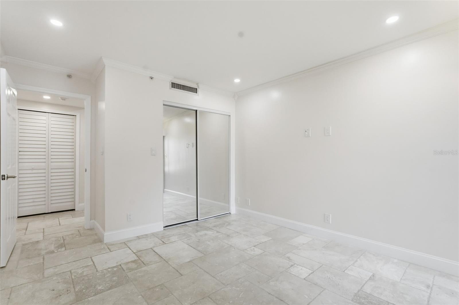 Image 25 of 35 For 36750 Us Highway 19 N 5-202