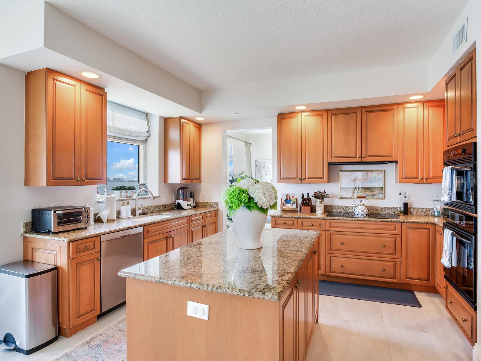 Image 22 of 99 For 4201 Bayshore Boulevard 604