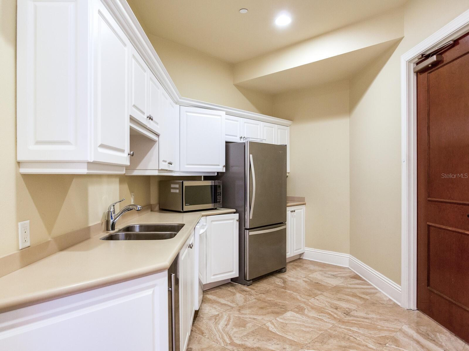 Image 60 of 99 For 4201 Bayshore Boulevard 604