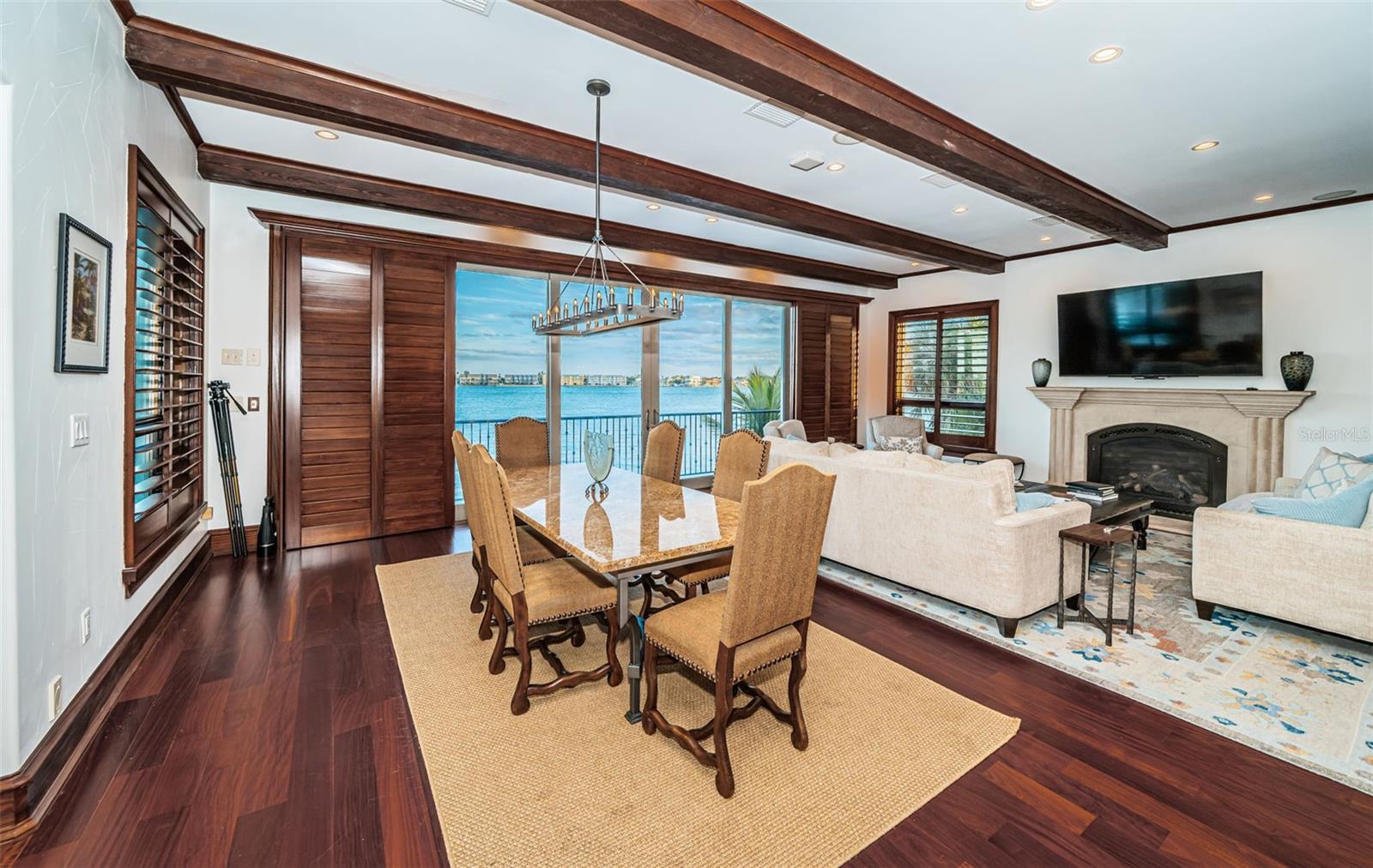 Listing photo id 16 for 1403 Pass A Grille Way