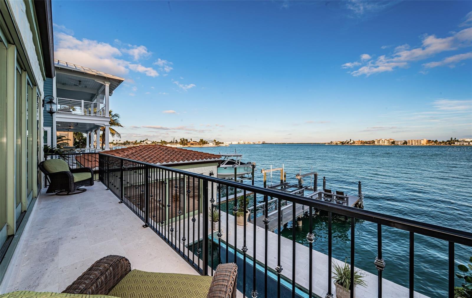 Listing photo id 17 for 1403 Pass A Grille Way