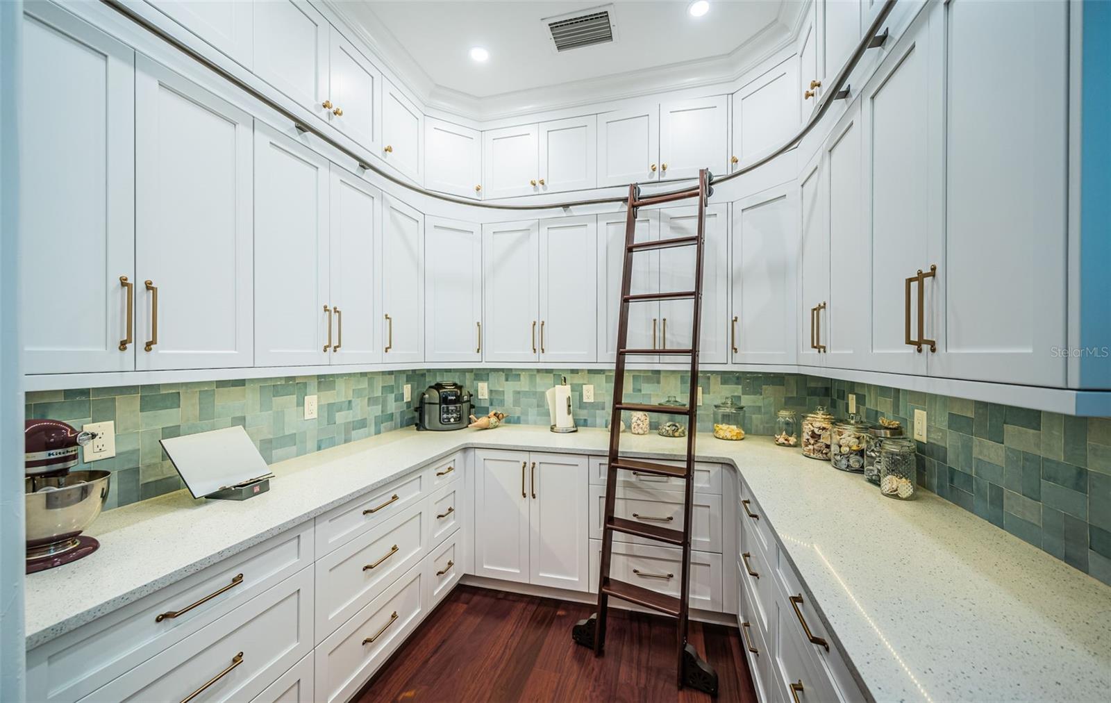 Listing photo id 39 for 1403 Pass A Grille Way