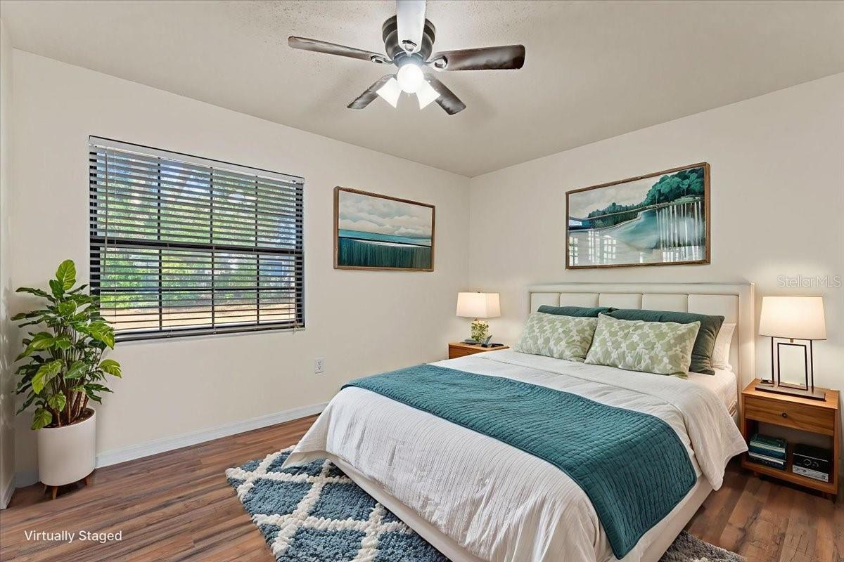 Listing photo id 11 for 3701 Modesto Street