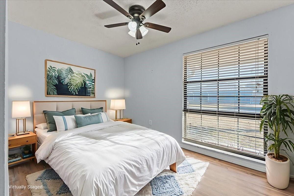 Listing photo id 14 for 3701 Modesto Street