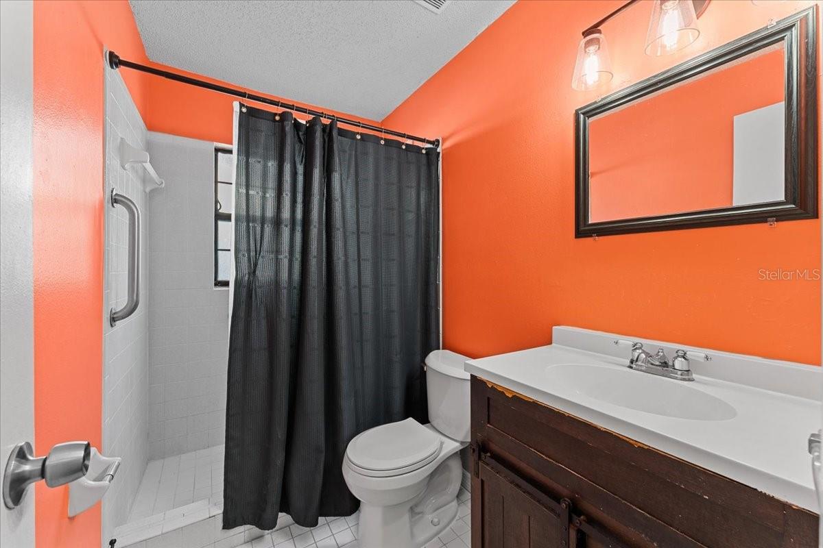 Listing photo id 16 for 3701 Modesto Street