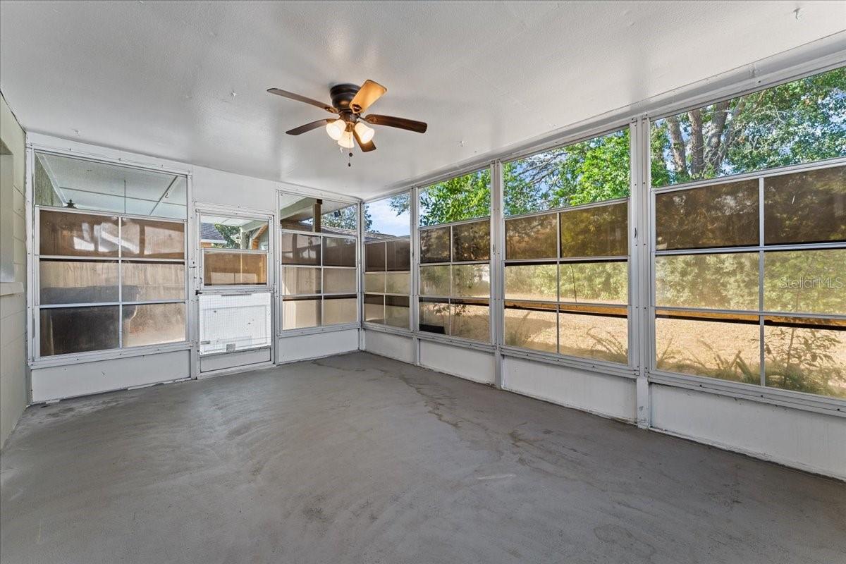 Listing photo id 20 for 3701 Modesto Street