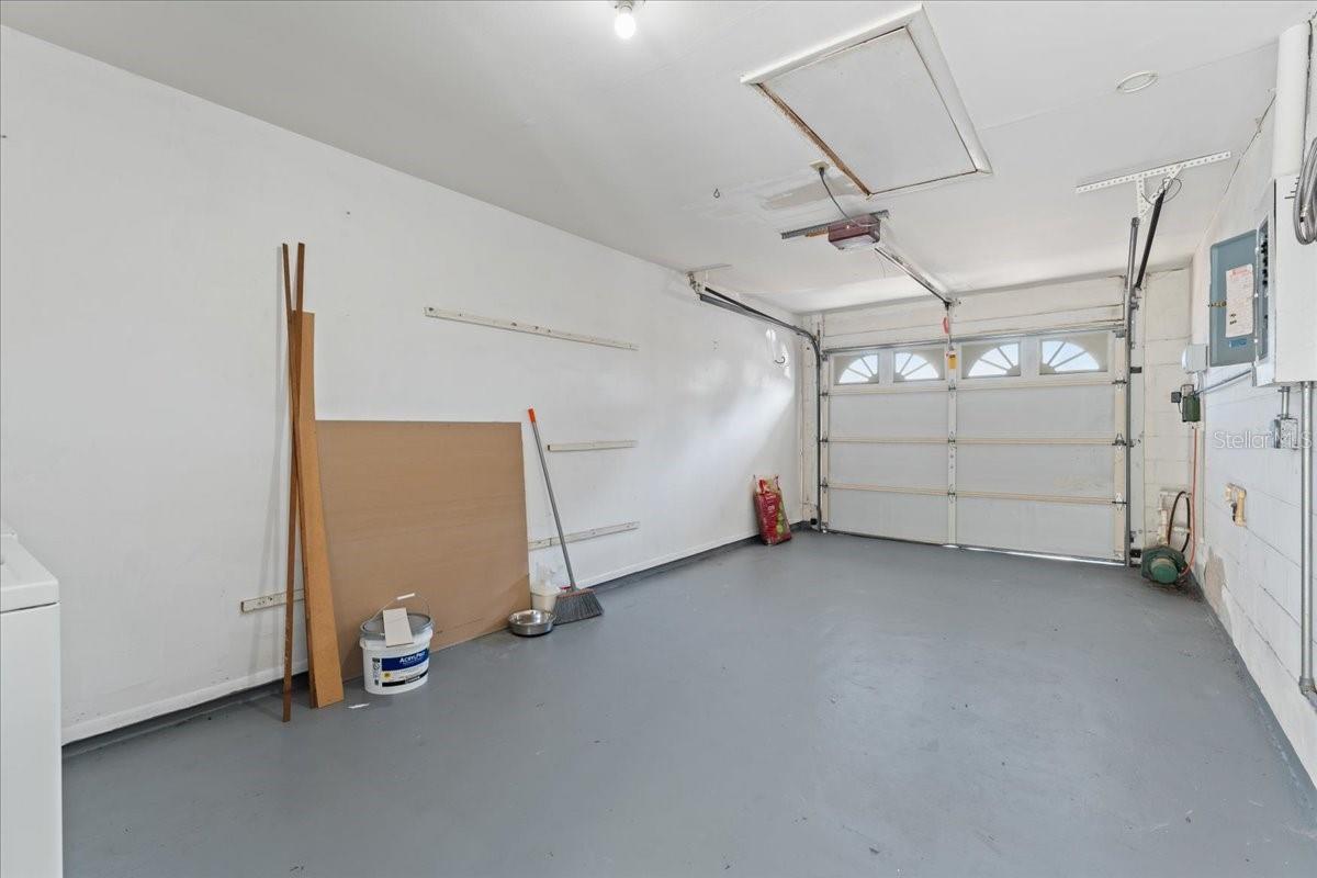 Listing photo id 25 for 3701 Modesto Street