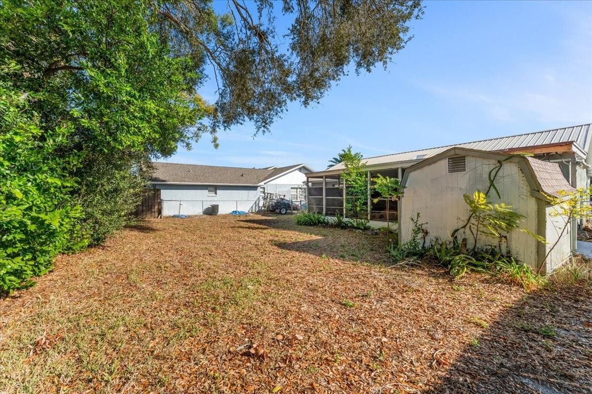 Listing photo id 29 for 3701 Modesto Street