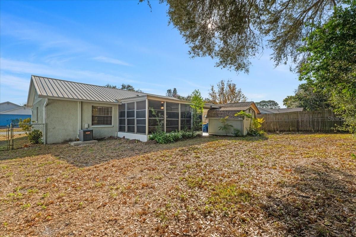 Listing photo id 30 for 3701 Modesto Street