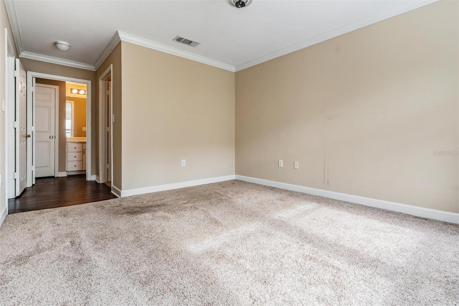 Image 17 of 33 For 18119 Bridle Club Drive