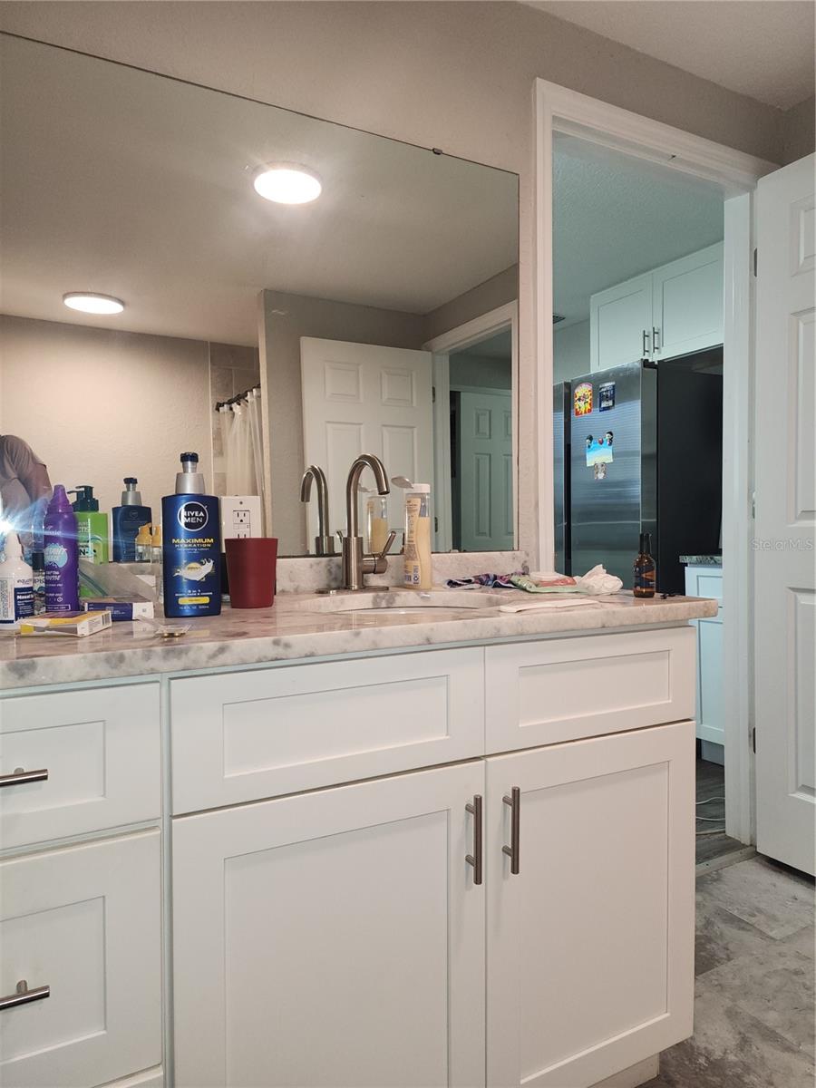 Image 4 of 13 For 2439 Lakeview Street