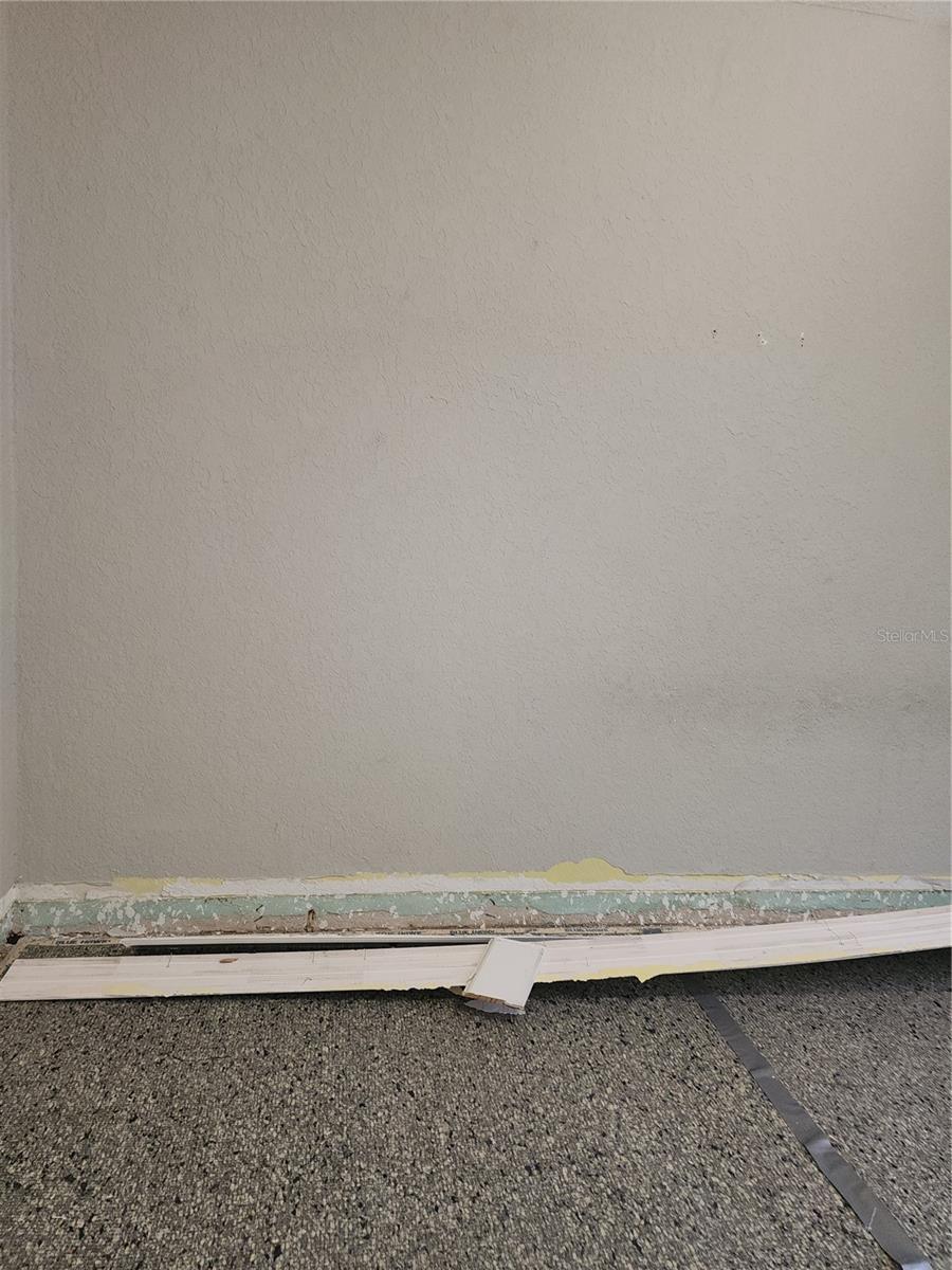 Image 9 of 13 For 2439 Lakeview Street