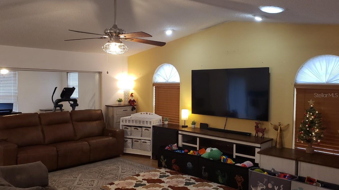 Image 16 of 27 For 7607 Tall Tree Court