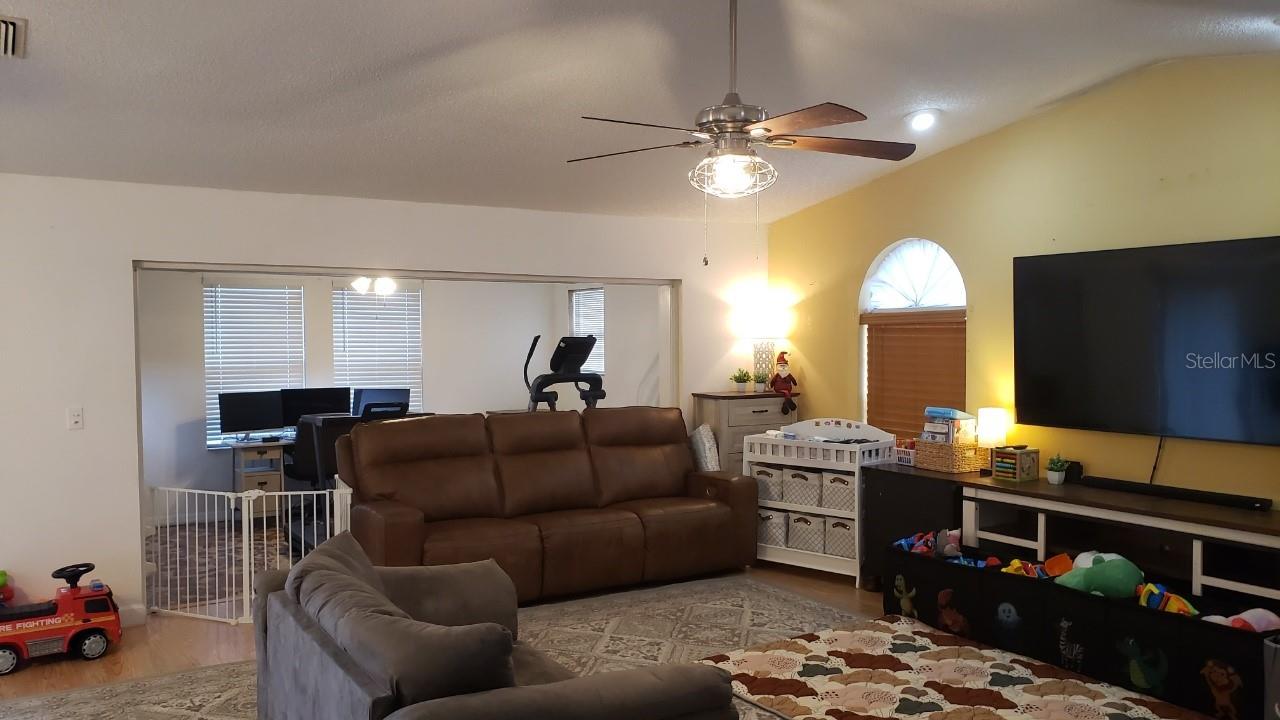 Image 17 of 27 For 7607 Tall Tree Court