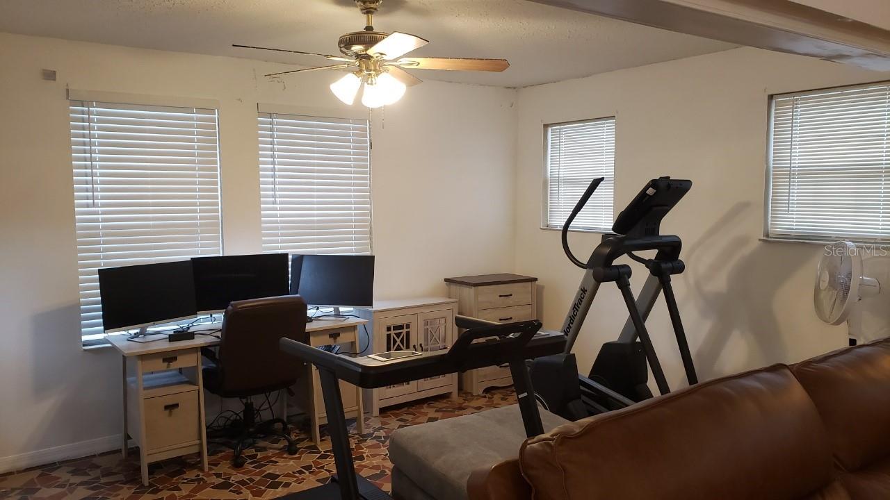 Image 18 of 27 For 7607 Tall Tree Court