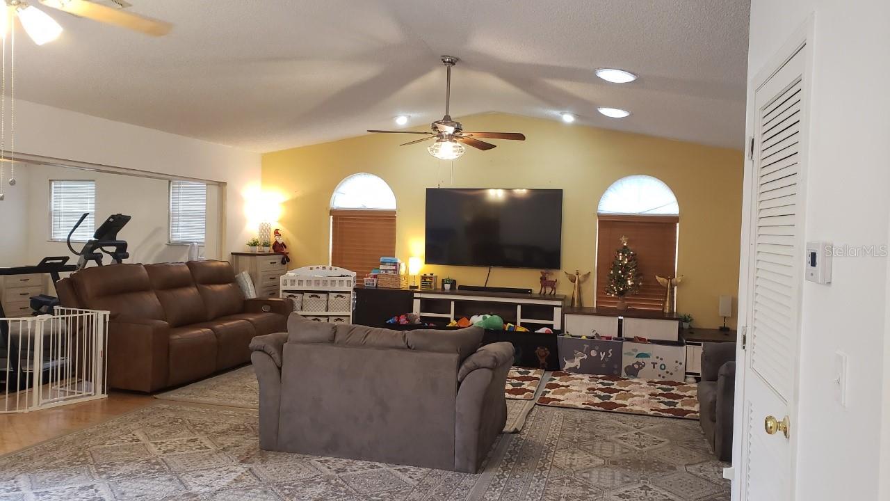 Image 19 of 27 For 7607 Tall Tree Court