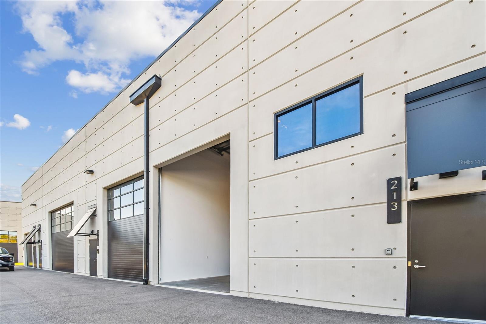 Listing photo id 13 for 6500 Motor Enclave Way 213