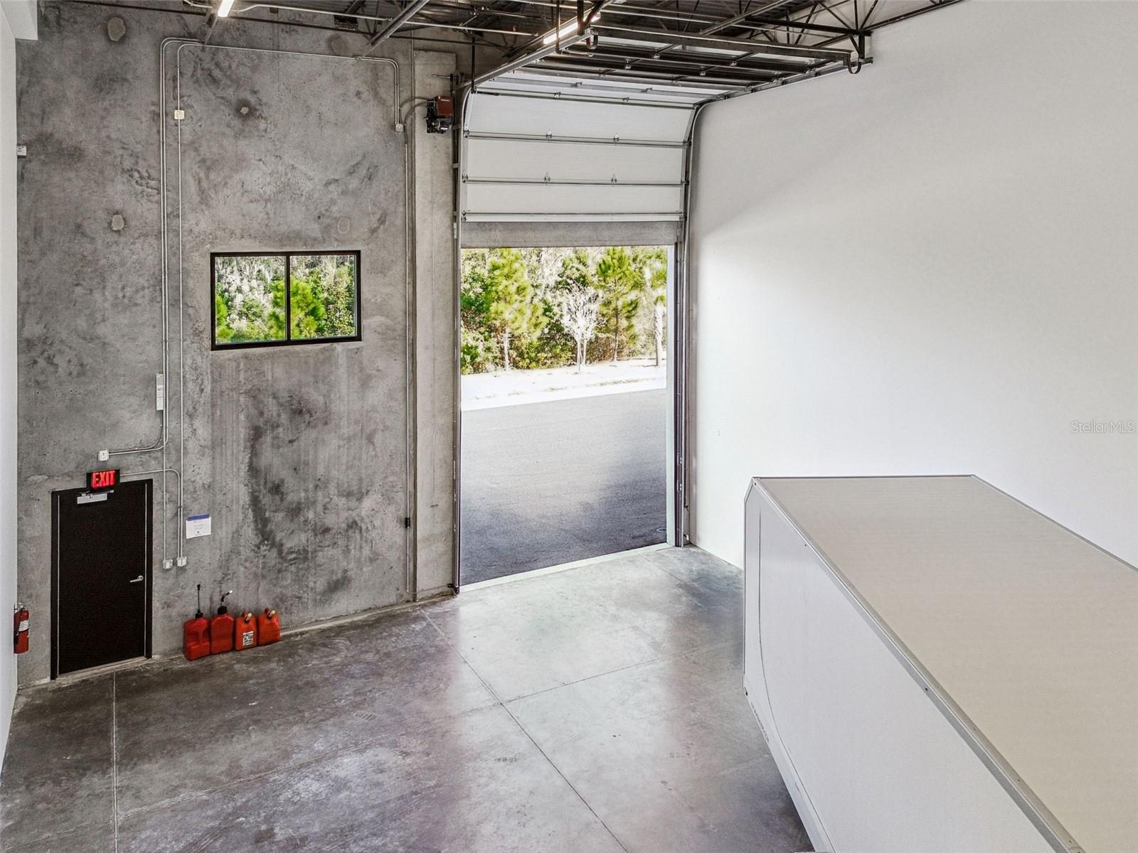 Listing photo id 14 for 6500 Motor Enclave Way 213