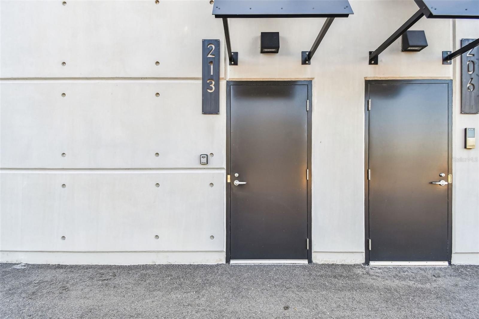 Listing photo id 4 for 6500 Motor Enclave Way 213