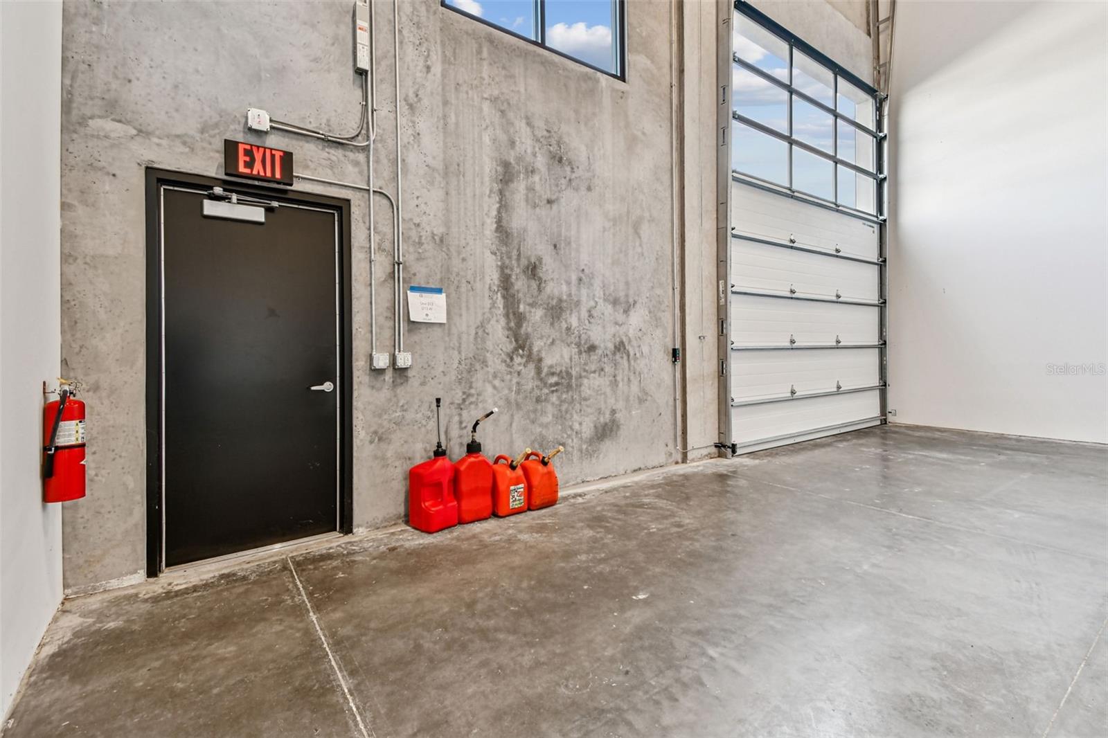 Listing photo id 6 for 6500 Motor Enclave Way 213