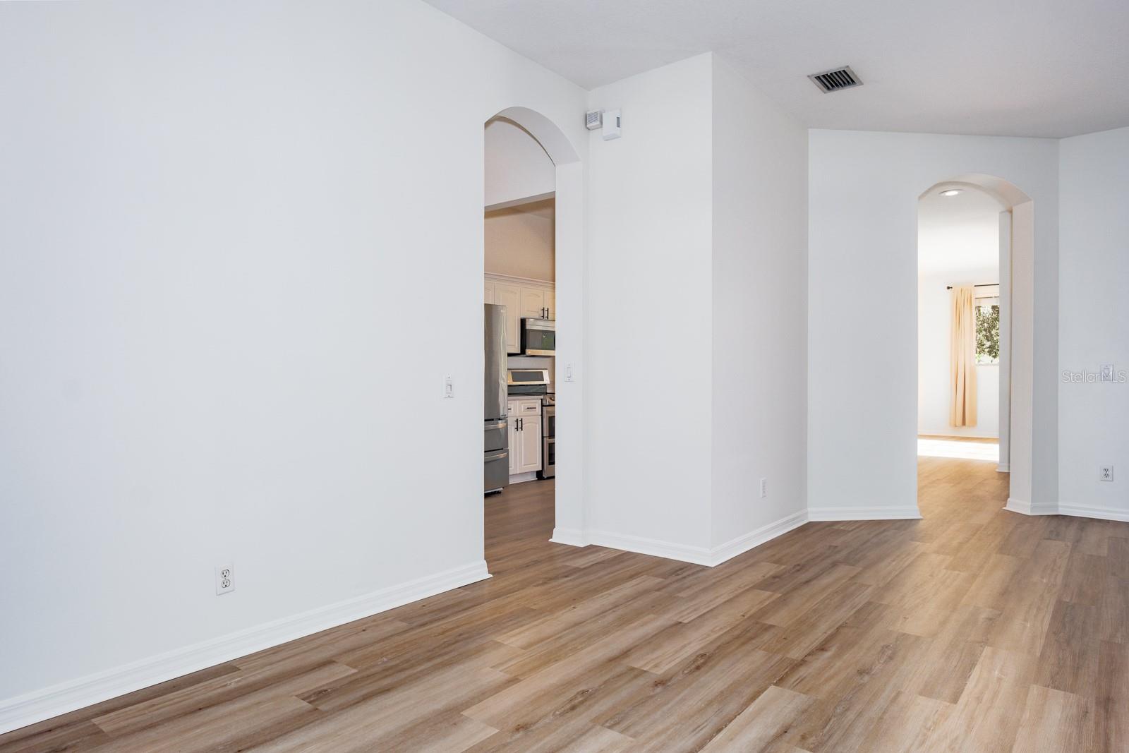 Image 10 of 67 For 527 Bridle Path Way