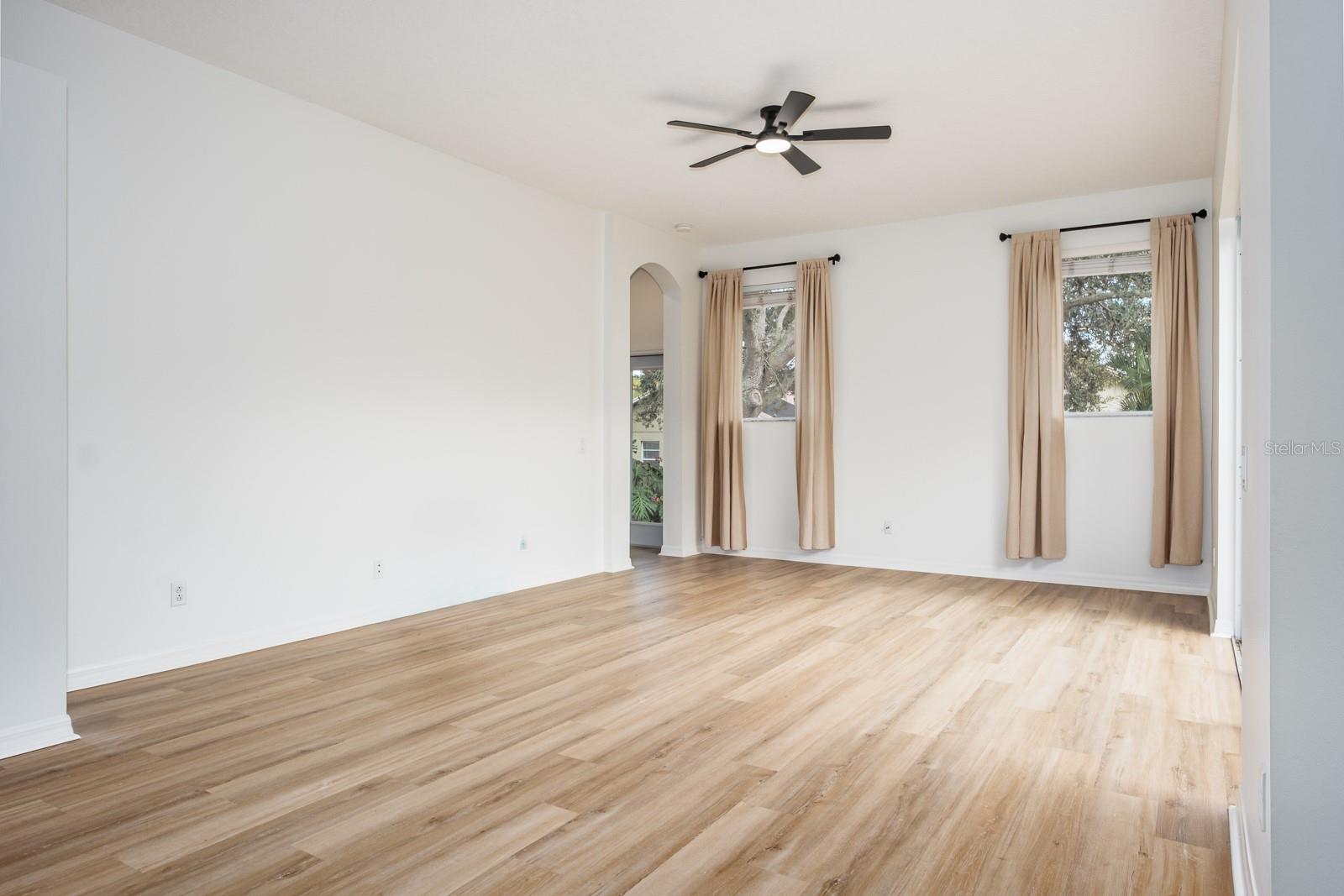 Image 15 of 67 For 527 Bridle Path Way